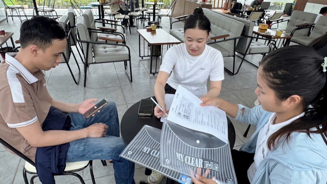 Cô Quỳnh cùng học viên