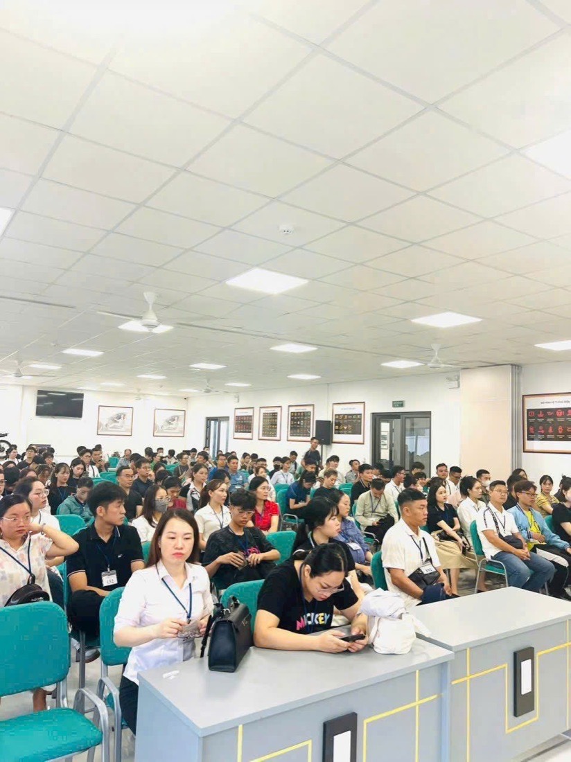 Cô Quỳnh cùng học viên