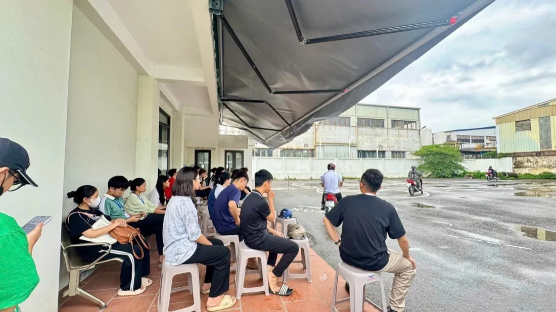 Cô Quỳnh cùng học viên